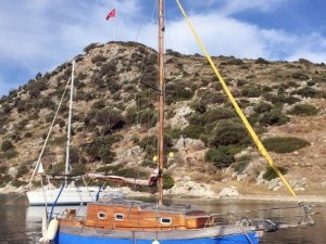 Yıldırım düşen tekne alev alev yandı