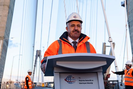 "Bölünmüş yollarla 16,8 milyar lira tasarruf sağladık"