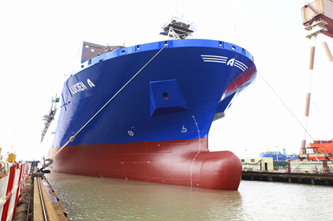 Lucien Arkas'ın adını taşıyan M/V Lucien A suyla buluştu