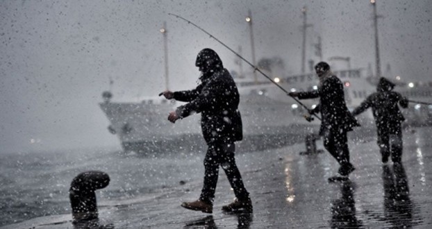Boğaz, geçişlere kapatıldı; vapur seferleri iptal