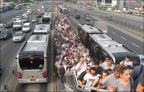 Metrobüs yolcuları dikkat!