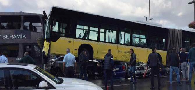 Metrobüs, yardım aracına çarptı!!! Son durum ne?