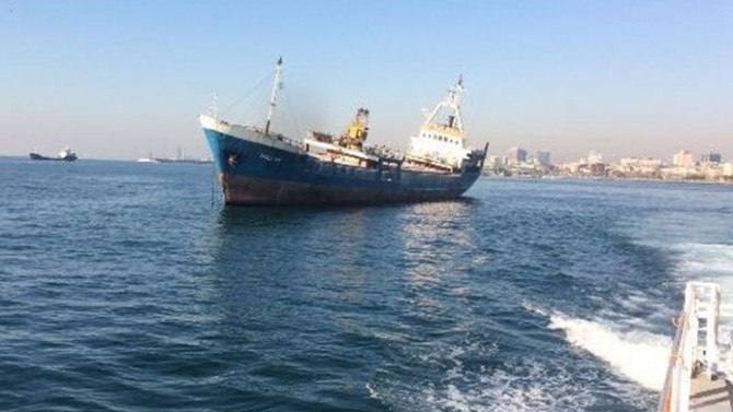 Zeytinburnu açıklarında gemi yan yattı