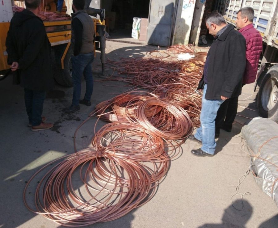 Hızlı tren kablosunu gündüz döşeyip, gece çaldılar