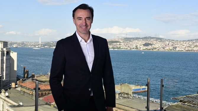 Global, Havana'da liman peşinde