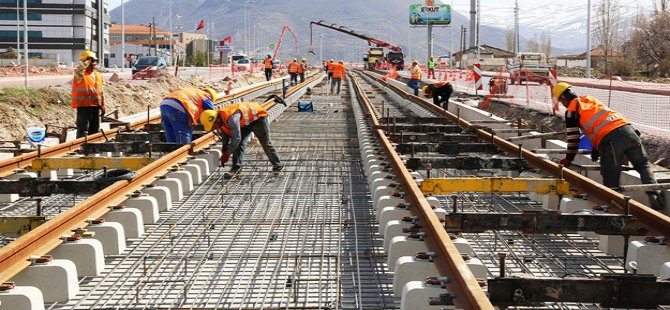 Demiryolu işçileri kış mesaisinde