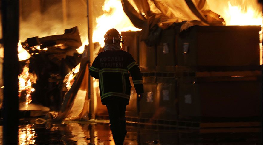Kocaeli'deki büyük otomotiv fabrikasında yangın
