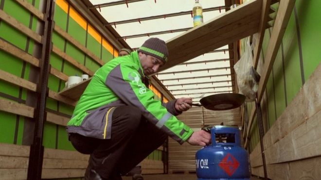 IKEA'nın dağıtım şoförleri aylarca araçlarında yatıyormuş