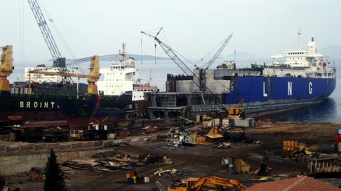 AB, Aliağa'ya gemi söküm pastasından yedirmeyecek