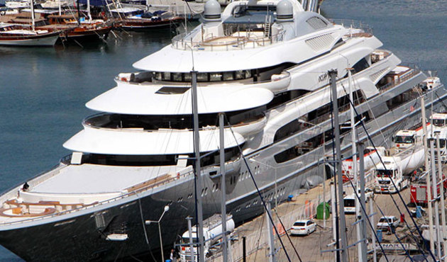 Bu yata 12 tanker, gün boyunca yakıt ikmali yaptı