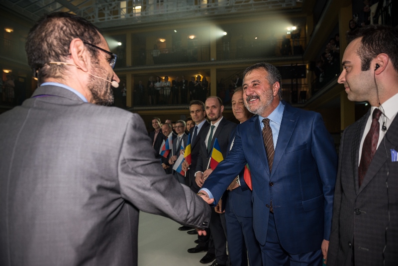 Renault'un dünyanın en iyi yetkili satıcılarından 6'sı Türkiye'den