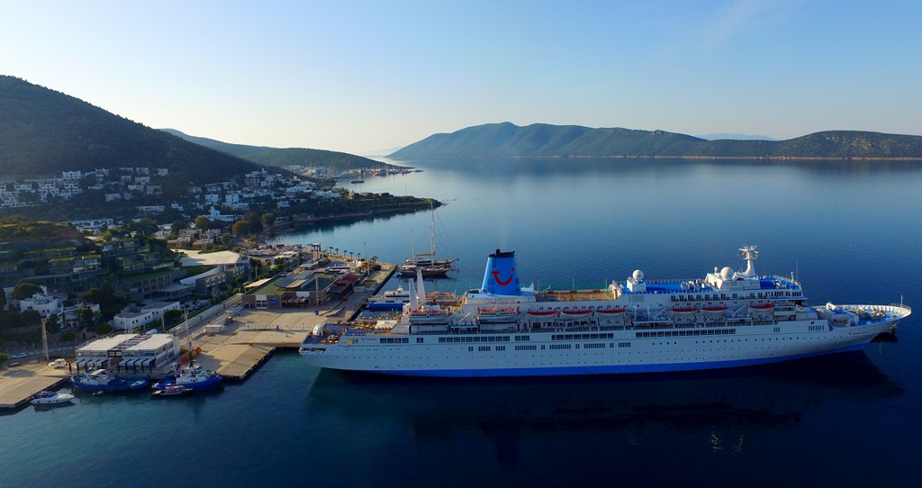 Bodrum, 2017’nin ilk kruvaziyer gemisini ağırladı