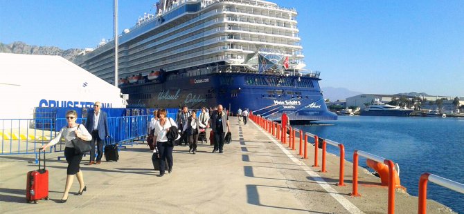 Mein Schiff 5 ilk kez Port Akdeniz'de