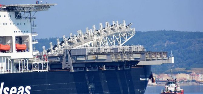 Dev gemi Çanakkale Boğazından geçti