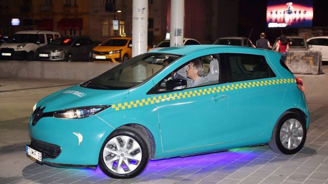 Elektrikli taksiler Taksim'de görücüye çıktı