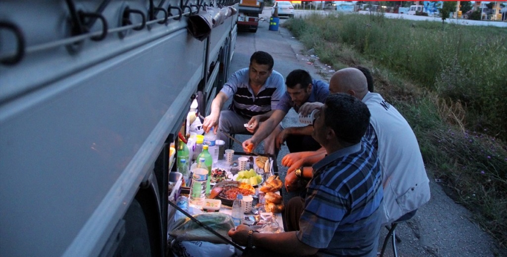 "Orucu kuyrukta tuttuk, bari bayramı evimizde geçirelim"