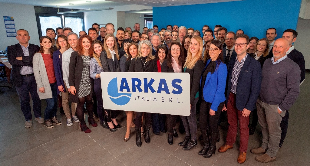 Arkas Italia zirveye oynuyor