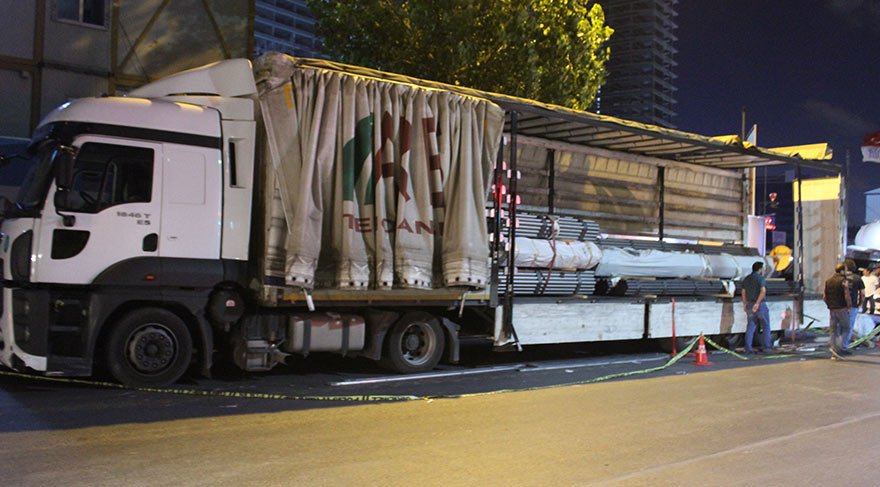TIR'dan gelen çığlıklar: 3 kişi ağır yaralı