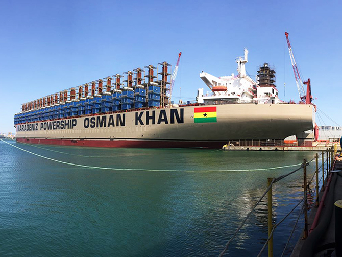 Dünyanın en büyük enerji gemisi Gana için gün sayıyor