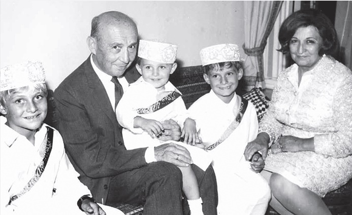 Sadberk ve Mustafa Koç ailesiyle denizde buluşuyor