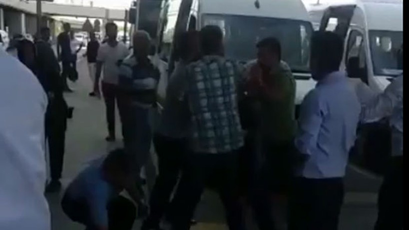 Sabiha Gökçen'de yolcu kapma kavgası: Yaralılar var