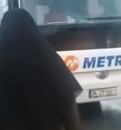 Toplu ulaşımda namaz için durma şartı var mıdır?