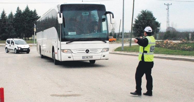 Otobüslere "şafak" denetimleri artırıldı