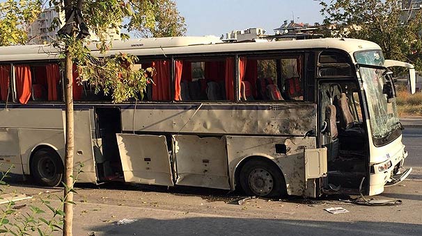 Servis aracına bombalı saldırı