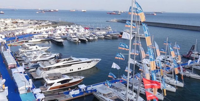Tekneler limanlara demir attı