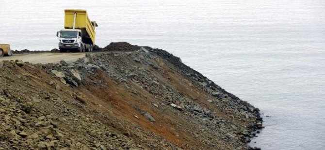 Rize-Artvin havalimanı’nda deniz dolgusu başladı