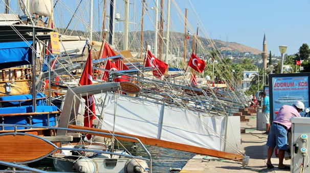 Türk bayraklı yatlara limandan çıkmak yasak