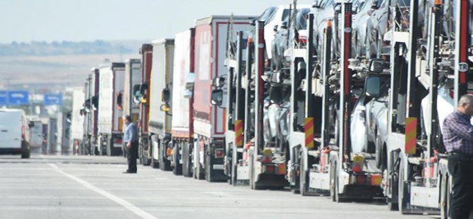 Kapıkule'de 10 kilometrelik TIR kuyruğu