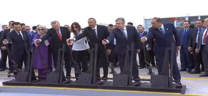 Bakü-Tiflis-Kars demiryolu hattı açıldı