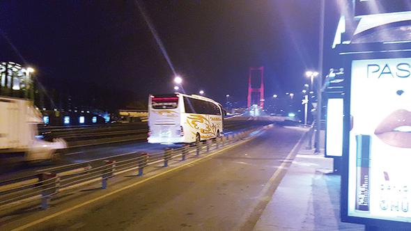 "Evet, kaçak geçiyoruz ama mecburuz"