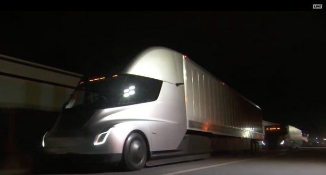 İlk elektrikli TIR’ın test sürüşü yayınlandı