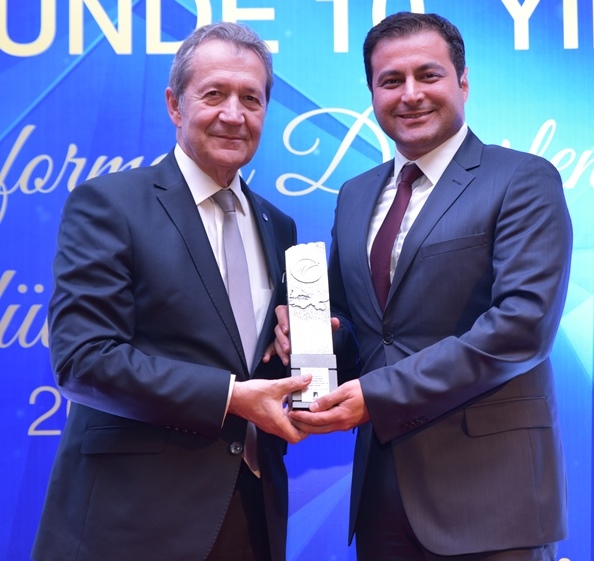 Autoport’a Sektörel Performans Ödülü