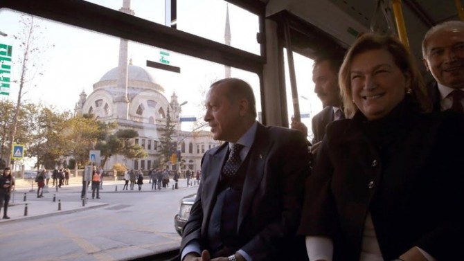 Erdoğan ve Sabancı elektrikli otobüsle geldiler