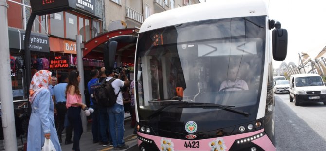 Kadınlara Özel Pembe Otobüs