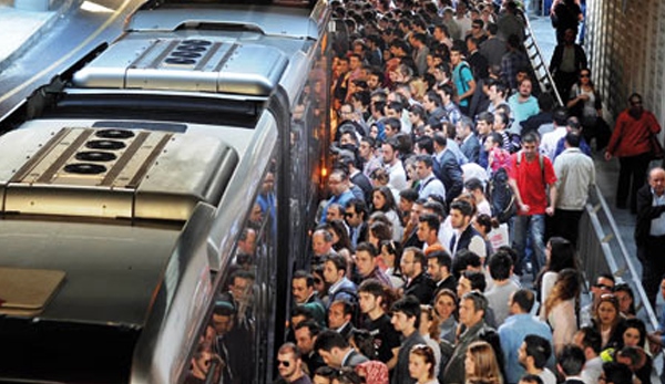 İlk gün, ilk gözaltı: Metrobüste güven timi dönemi