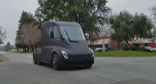 Tesla'nın Semi'si boy göstermeye başladı