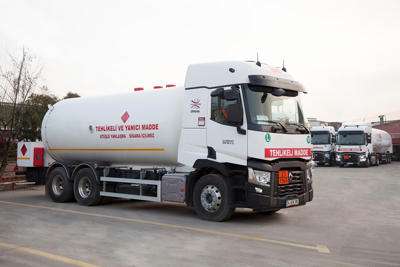 Renault Trucks’tan Omsan'a 65 çekici ve kamyon