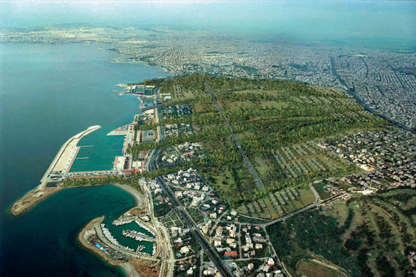 Komşu Helenikon'u satıyor