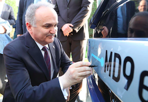 Faruk Özlü Temsa'nın ilk elektrikli otobüsünü test etti