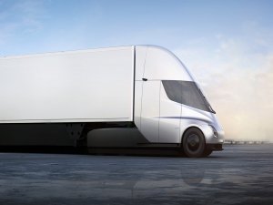Tesla Semi tonlarca yükü tüy gibi taşıyor