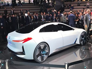 Tek şarjla 700 kilometre gidebilen BMW!