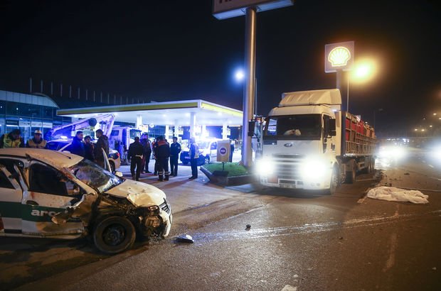 TIR şoförü lastik değiştirirken canından oldu