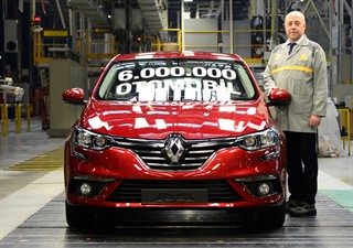 Oyak Renault 6 milyonuncu otomobilini banttan indirdi