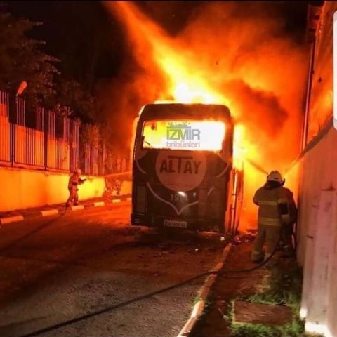 Altay'ın takım otobüsü yandı