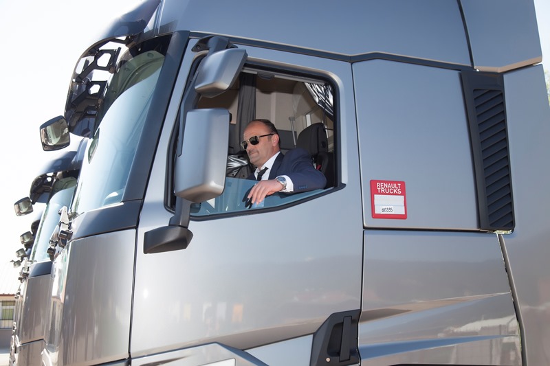 Alibey Nakliyat filosuna 25 Renault Trucks çekici katıldı