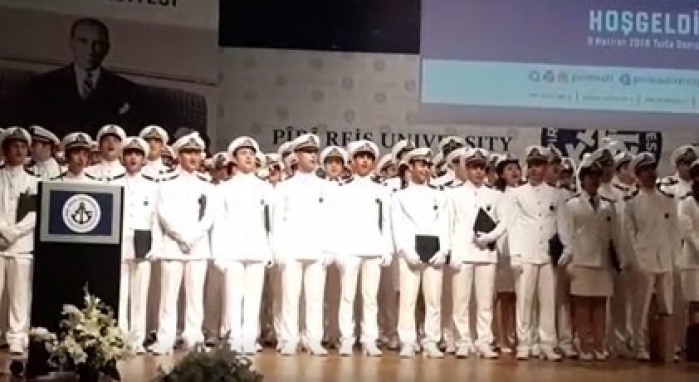 Denizciler, İzmir Marşı İle Bakan kaçırdı